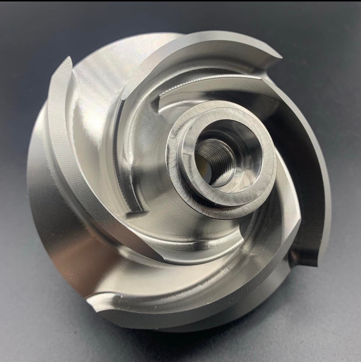 3D切削加工とは？5軸マシニングセンタによる複雑形状の実現と、関東精密の技術力｜【公式】株式会社関東精密｜精密部品加工・切削加工・NC旋盤 ...